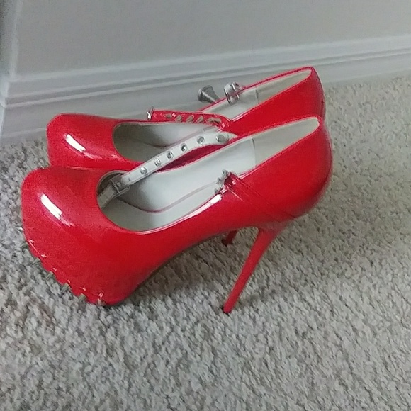 shoe - Picture 2 of 2
